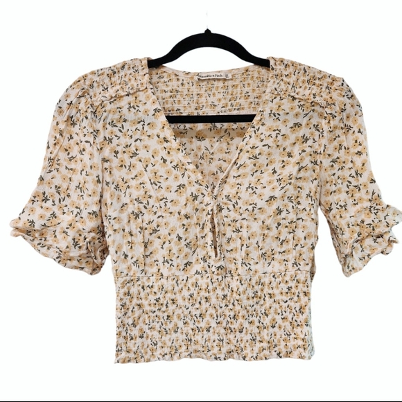 Abercrombie & Fitch Tops - Abercrombie & Fitch Hook Close Top - Yellow Floral Ruffle Sleeves